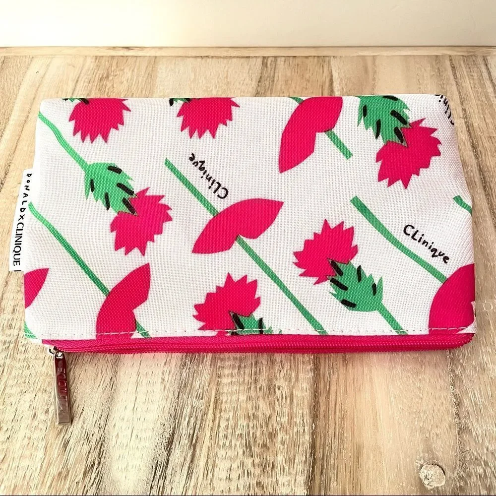 NWT Clinique 2 Pc Set of makeup bag & Dramatically different moisturizing lotion